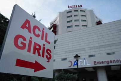 Durdurmaya çalıştığı traktörün tekerleği üzerinden geçti