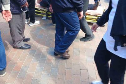 Düşerek yaralanan adama sağlık ekipleri müdahale etti