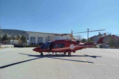 Duvara çarpan kamyonun sürücüsü hava ambulansıyla hastaneye yetiştirildi