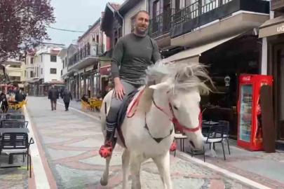 Edirne’de beyaz atla caddeyi turlardı