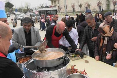 Edirne’de Selimiye’nin gölgesinde tava ciğer dağıtıldı