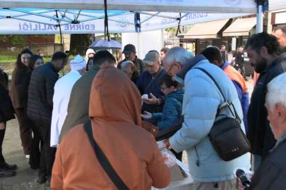 Edirne’de vatandaşlara 22 kilo Kakava kurabiyesi ikram edildi