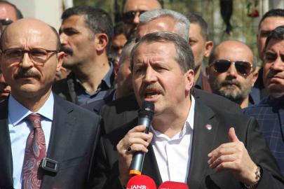 Eğitim-Bir-Sen Genel Başkanı Ali Yalçın’dan saldırının yaşandığı okulun önünde açıklama