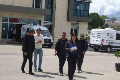 Ekmek almak için markete giden yaşlı adam çöp kamyonunun altında hayatını kaybetti