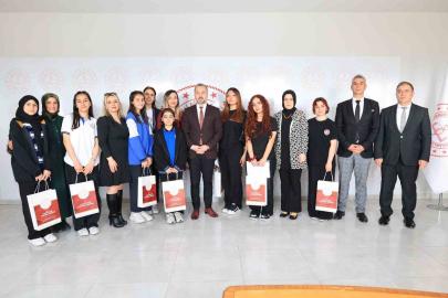 Elazığ’da derece giren öğrenciler ödüllendirildi