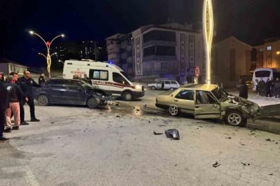 Emet’te iki araç çarpıştı: 2 yaralı