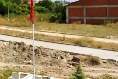 Emet’te inşaat ve yol arasında kalan şehit mezarları nakledildi