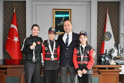 Emniyet Müdürü Tolga Yılmaz şampiyon sporcuları misafir etti