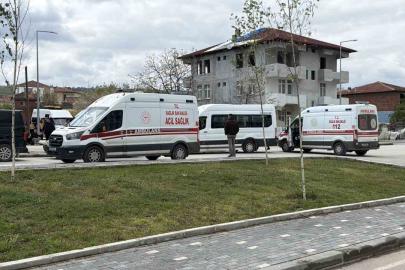 Erbaa’da öğrenci servisi ile otomobil çarpıştı: 10 öğrenci yaralandı