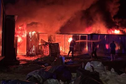 Erzincan’da işçi konteynerlerinde yangın paniği