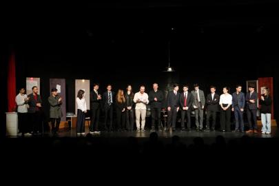 Erzurum Lisesi öğrencilerinden anlamlı sahne: "12 Öfkeli" büyük beğeni topladı