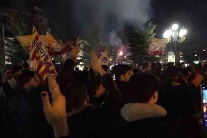 Erzurum’da Galatasaray taraftarının derbi galibiyeti coşkusu