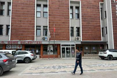 Eşme Belediyesi’ne yönelik ‘irtikap’ soruşturması kapsamında Başkan Tozan, eşi ve 3 şüpheli gözaltına alındı