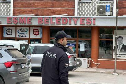 Eşme’da Başkan Tozan, eşi ve 3 şüpheliye irtikap gözaltısı
