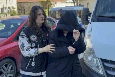 Evde uyuşturucuyla yakalanan kadın gözaltına alındı