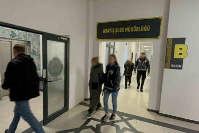 Evden 70 bin liralık ziynet hırsızlığı yapan 2 kadın tutuklandı