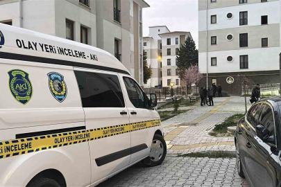 Eve giren hırsızlar yaklaşık 600 bin lira değerindeki ziynet eşyasını çaldı