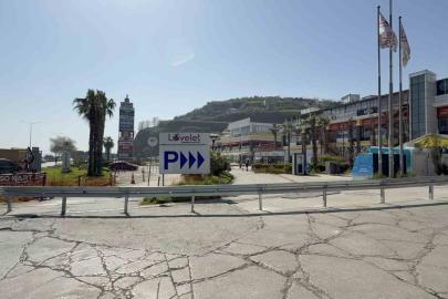 Facianın yaşandığı Lovelet AVM’de araç giriş-çıkışları bariyerlerle kapatıldı