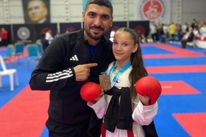 Filmlerden etkilendi, karatede şampiyon oldu