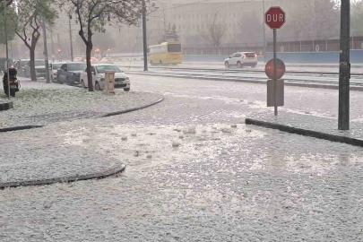 Gaziantep’te ceviz büyüklüğünde dolu yağdı