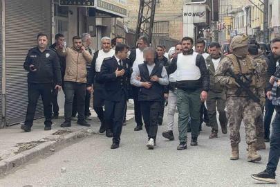 Gaziantep’te hareketli dakikalar: 5 kişiyi rehin aldı, polise ateş açtı, yakalandı