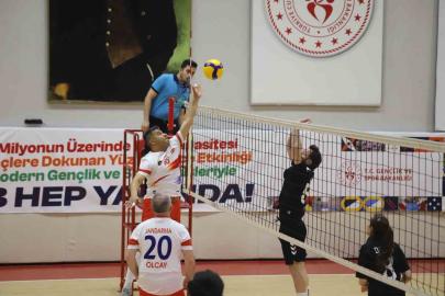 Gençlik Haftası kapsamında kurumlar arası voleybol turnuvası başladı