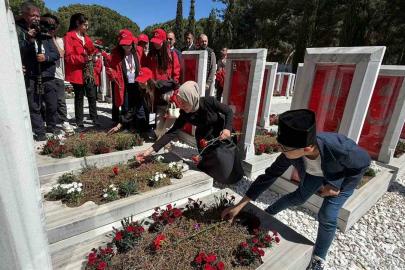 Gençlik ve Spor Bakan Yardımcısı Gürsoy: "Biz o ruhu diri tuttuğumuz sürece ne bayrak iner ne bu millet geri adım atar"