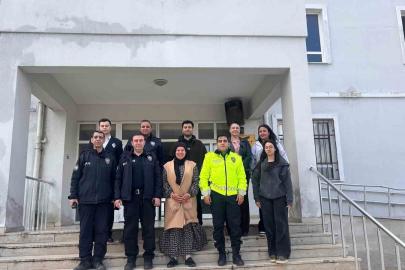 Gerçeğini aratmayan kavgayla yapılan sürpriz polisleri tebessüm ettirdi