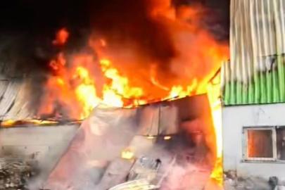 Geri dönüşüm fabrikasında yangın çıktı