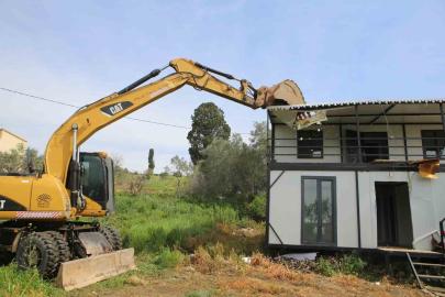Gölyazı’da kaçak yapılara geçit yok