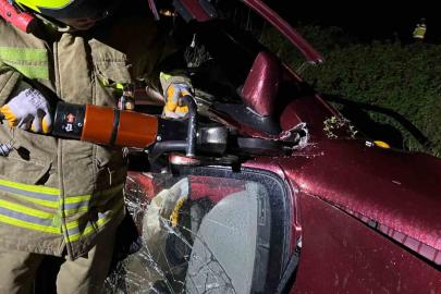 Gönen’de meydana gelen kazada araçta sıkışan şahıs kurtarıldı