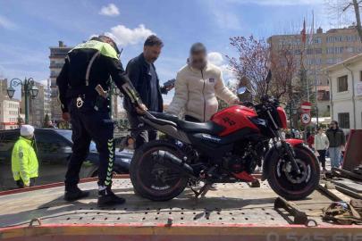 Gürültülü egzoz kullanan motosikletliye 16 bin 329 TL ceza