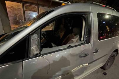 Hafif ticari araç üniversite öğrencisine çarptı: 3 yaralı