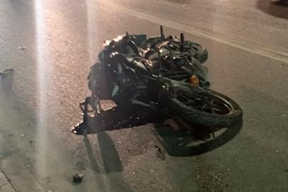 Hafif ticari araçla çarpışan motosiklet sürücüsü hayatını kaybetti