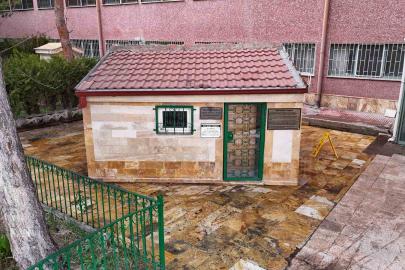 Hastane bahçesinde türbe, rivayetleriyle dikkat çekiyor