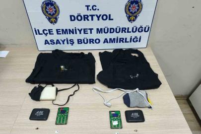 Hatay’da ehliyet sınavına kopya düzeneği ile giren iki kardeş yakalandı
