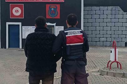 Hırsızlık suçundan aranan şahsı jandarma yakaladı