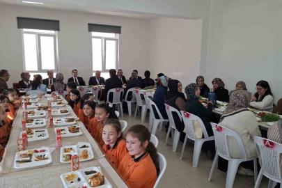 Hisarcık Atatürk İlkokulunda"Aile Yılı" teması kapsamında okul-aile kahvaltı etkinliği