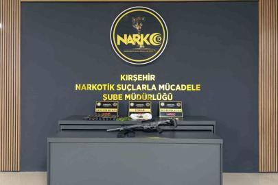 İkamete operasyon: Uyuşturucu ve silah ele geçirildi