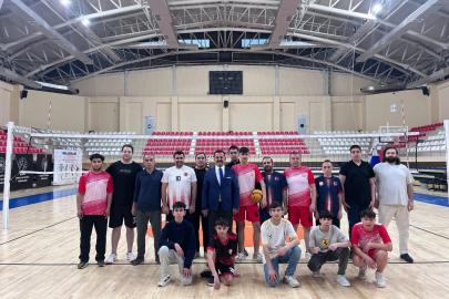 İl Müdürü İlhan çocuklarla voleybol oynadı
