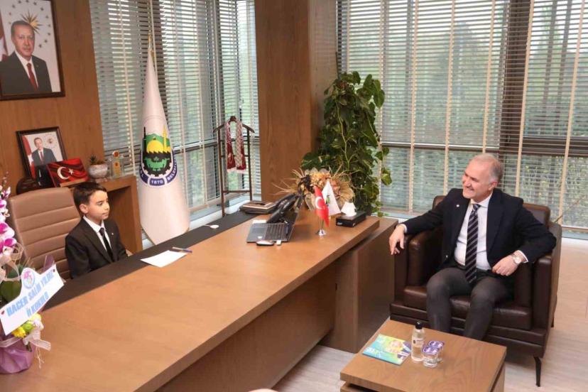 İnegöl’de başkanlık koltuğuna Umut Alp Yiğit oturdu