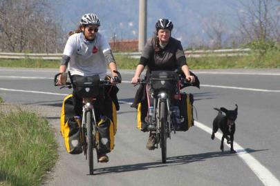 İngiltere’den çıkıp 6 kıtayı bisikletle geçmeyi hedefleyen iki maceracı Ordu’ya ulaştı