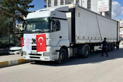 İran’daki savaş mağdurları için Van’dan 3 yardım tırı gönderildi