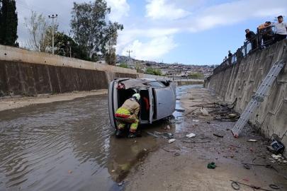 İskenderun’da kanala düşen otomobildeki 2 kişi yaralandı