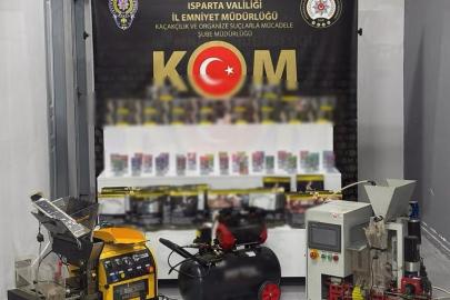 Isparta’da kaçakçılık operasyonunda binlerce kaçak ürün ele geçirildi