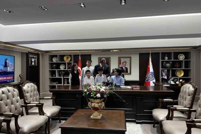 İstanbul İl Emniyet Müdürü Yıldız, koltuğunu şehit çocuğuna devretti