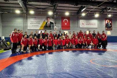 İstanbul Vali Davut Gül, milli güreşçileri ziyaret etti