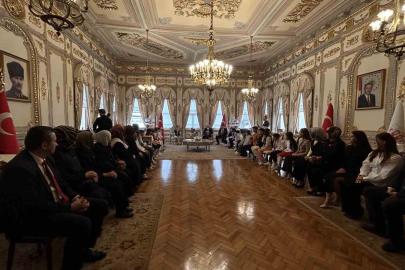 İstanbul Valisi Davut Gül koltuğunu 2’nci sınıfı Asmin Ayşe Aslan’a bıraktı