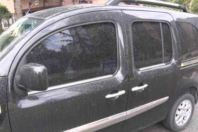 İstanbul’a çamur yağdı, araçlar çamurla kaplandı