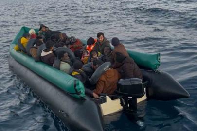 İzmir açıklarında 43 düzensiz göçmen yakalandı